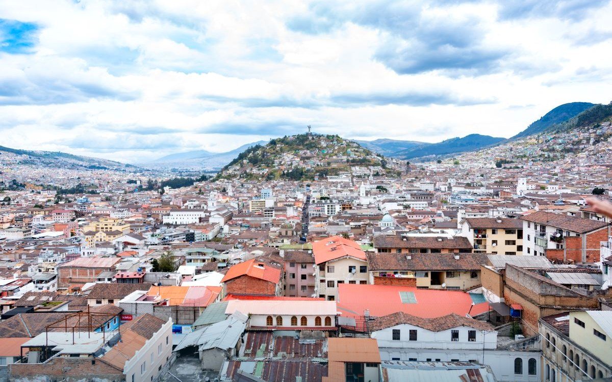 Vista de Quito con El Panecillo al fondo