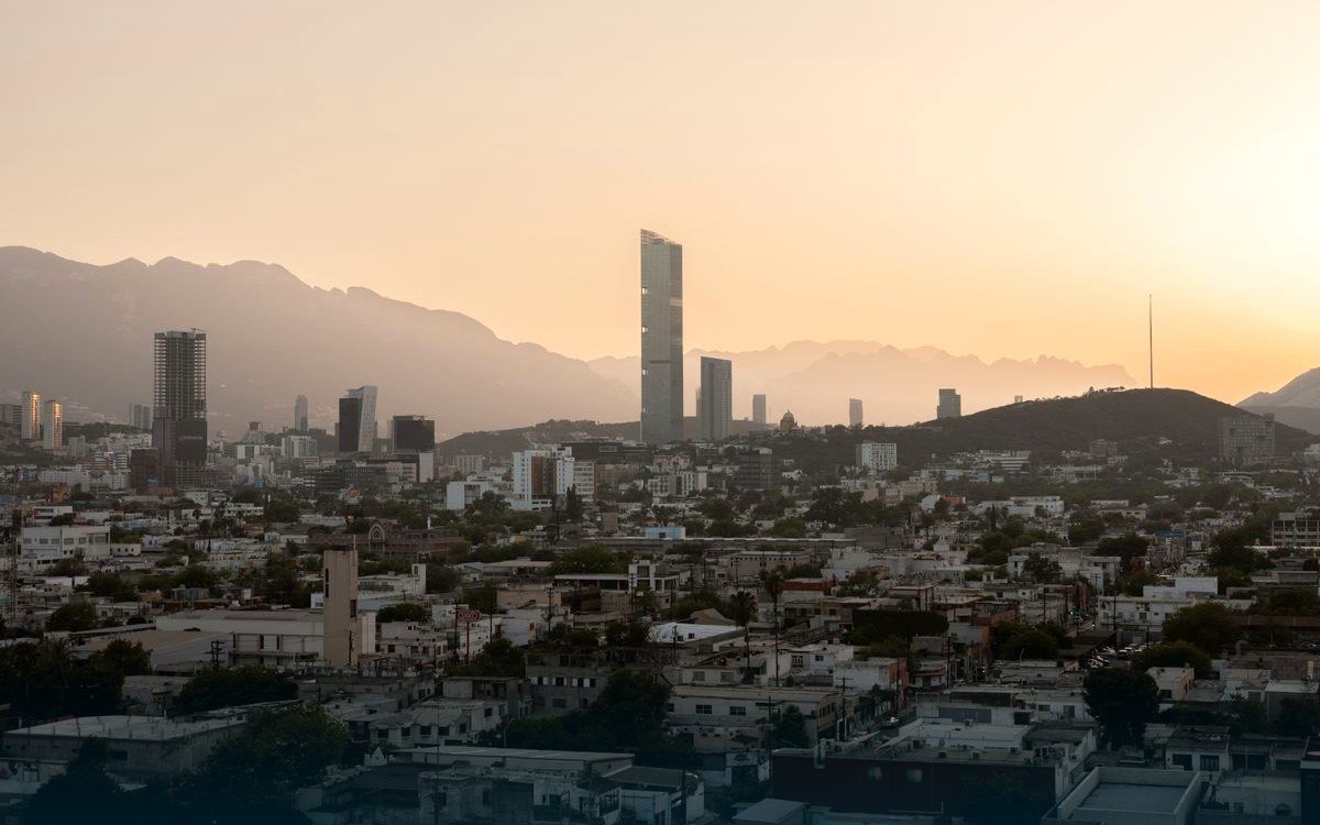 Skyline de Monterrey con el Cerro de la Silla